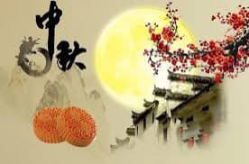 娇小少女在调皮的四人性爱前接受了两根鸡巴